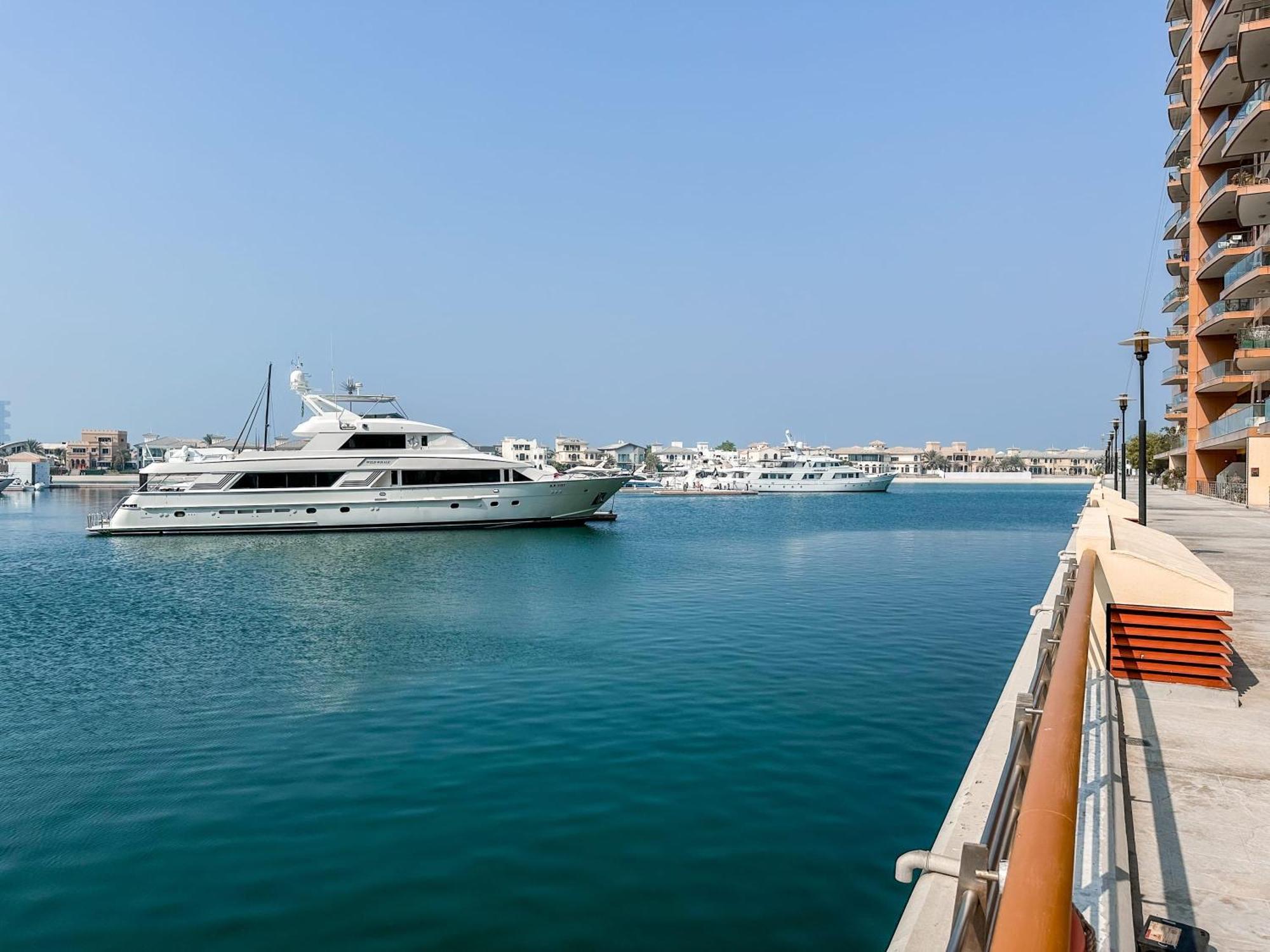 Modern Beachfront 1Br Apartment - Tiara Residence Dubai Buitenkant foto