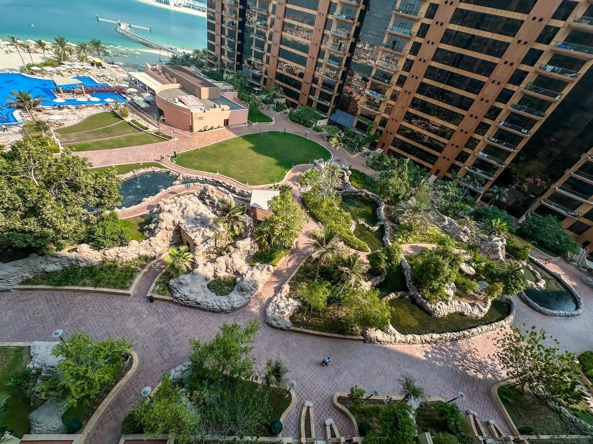 Modern Beachfront 1Br Apartment - Tiara Residence Dubai Buitenkant foto