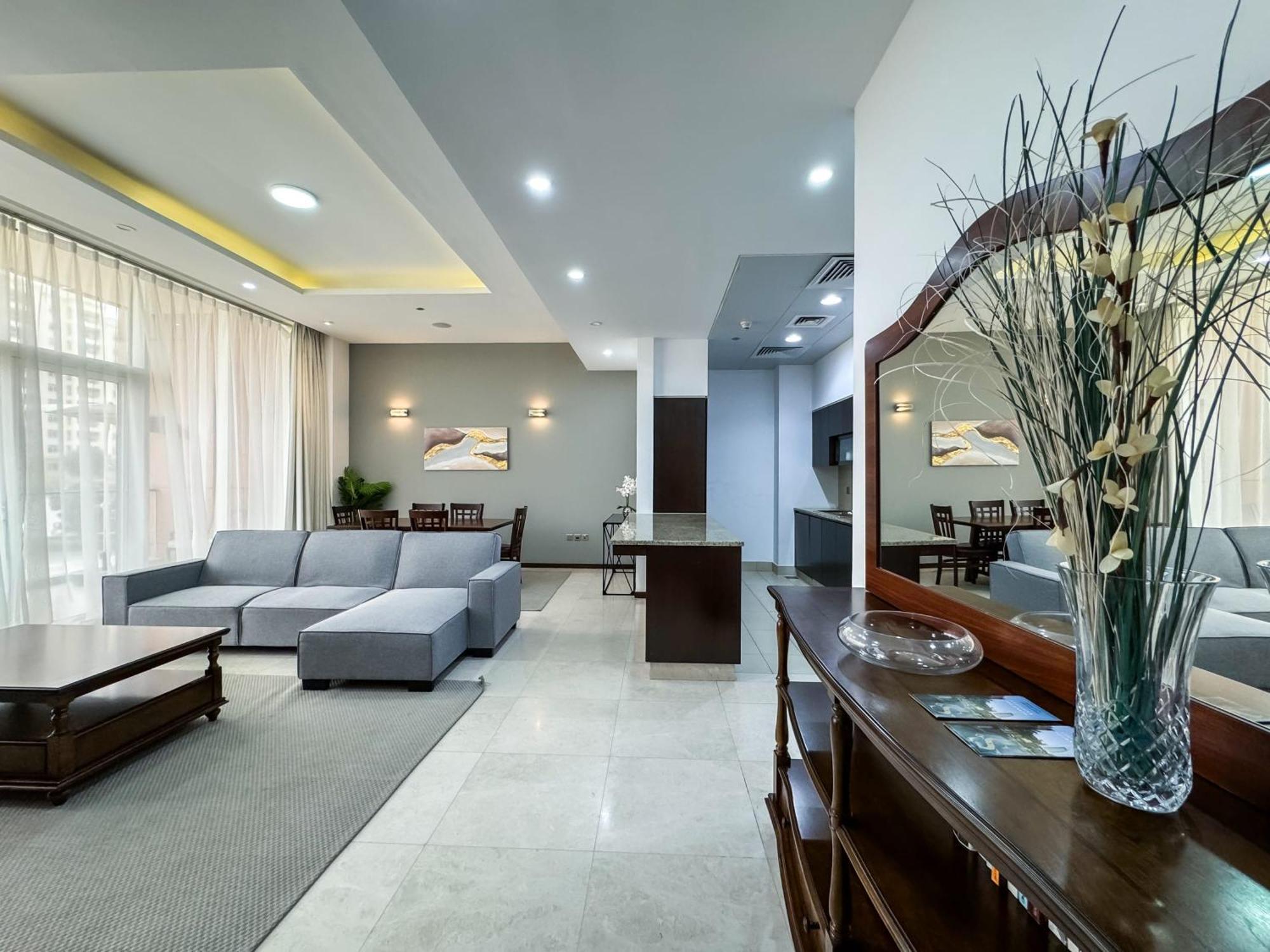 Modern Beachfront 1Br Apartment - Tiara Residence Dubai Buitenkant foto